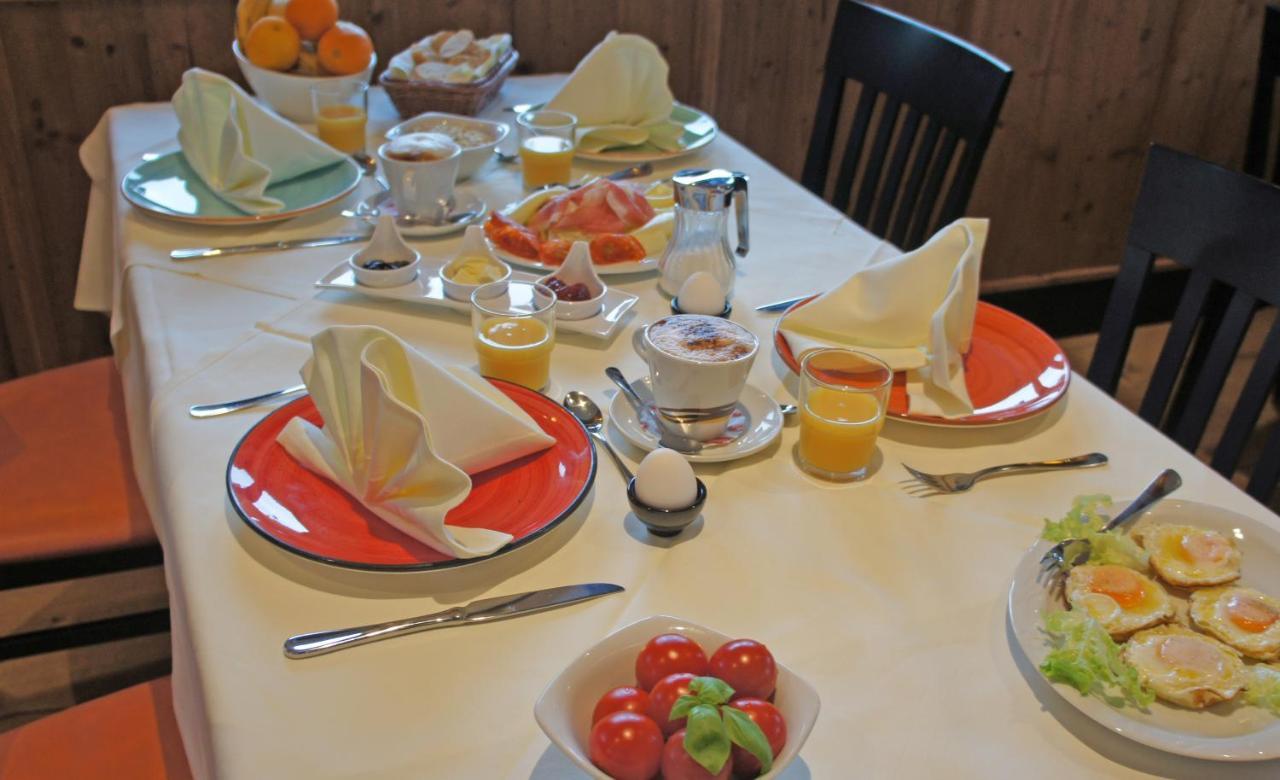 Hotel Heimfeld Restaurant Cafe Garching an Der Alz Exterior foto